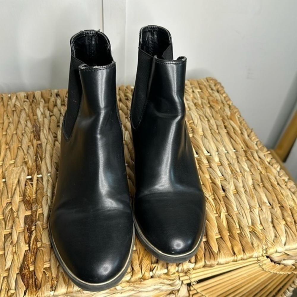 Sam & Libby size 6 black booties‎